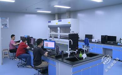 赤壁 錨定“高效為企業(yè)辦成一件事” 全力優(yōu)化營商環(huán)境 助推電子專用材料研發(fā)新突破