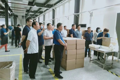 聚焦創(chuàng)新驅(qū)動，服務隊觀摩電子專用材料研發(fā)重點項目